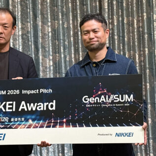 日経賞を受賞したFDP代表取締役 平 勇人氏と日経BizGate編集長 原田 洋氏